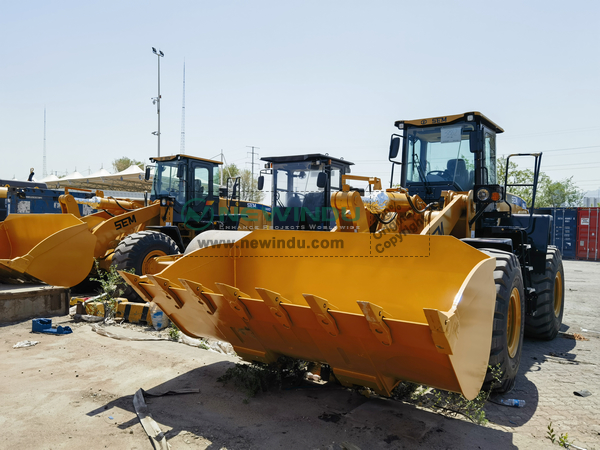 SEM660D Wheel Loader & 1 SEM518 Road Roller