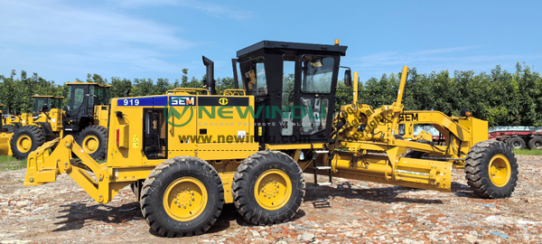 SEM 919 Motor Grader