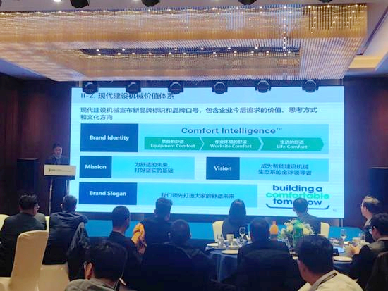 Signing Ceremony For 20 Units of HYUNDAI 125-Ton Super-Large Excavators