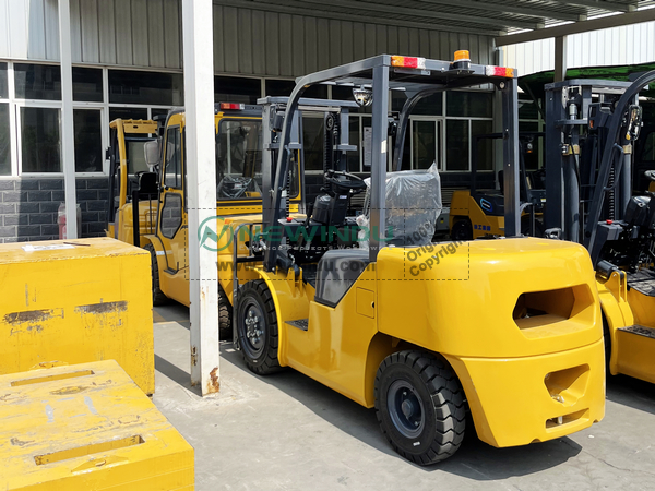 Russia Client Visited NEWINDU Office and XCMG Factory