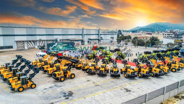 JINGONG Pure Electric Wheeled Excavator Makes Its Debut