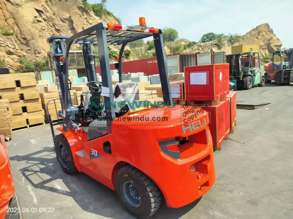 Swaziland - 2 Units HELI CPCD30 & CDD12J Forklift