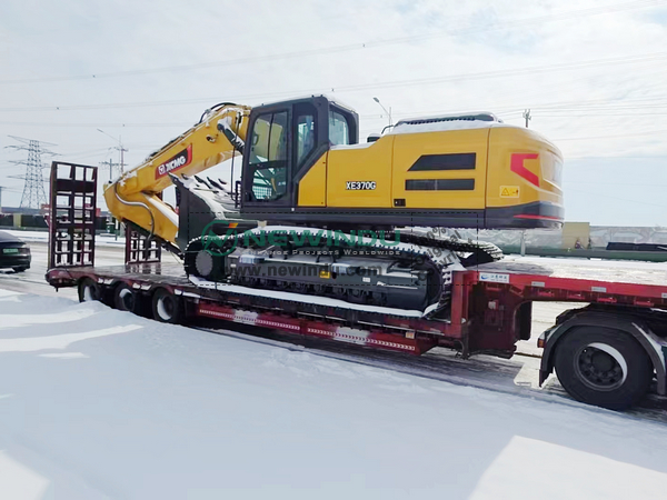 XCMG XE370G Excavator & 1 QY80K5D Truck Crane
