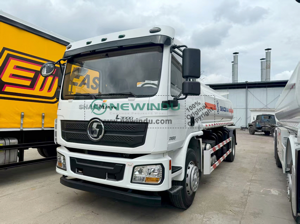 SHACMAN SX518GYY8J501 Fuel Tank Truck