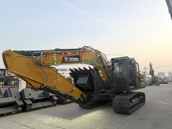 XCMG Excavator XE215G & 1 XCMG Skid Steer Loader XC7-SR07