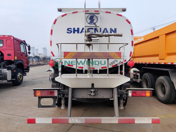 SHACMAN Sprinkler Truck